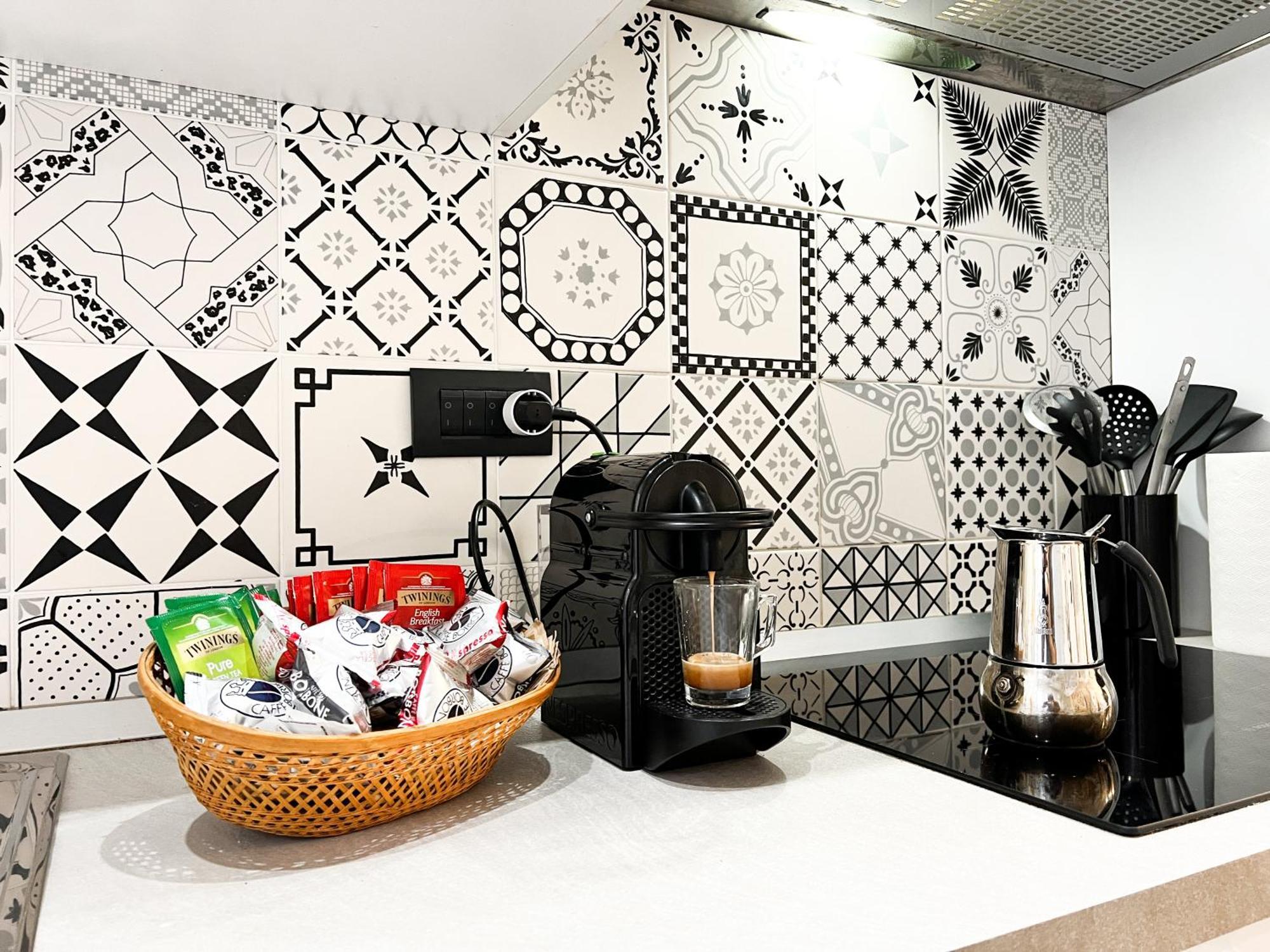 Unique House - 3 Bedrooms & 2 Bathrooms With 4 Beds - 100 Meters To The Metro A Rome Exterior photo